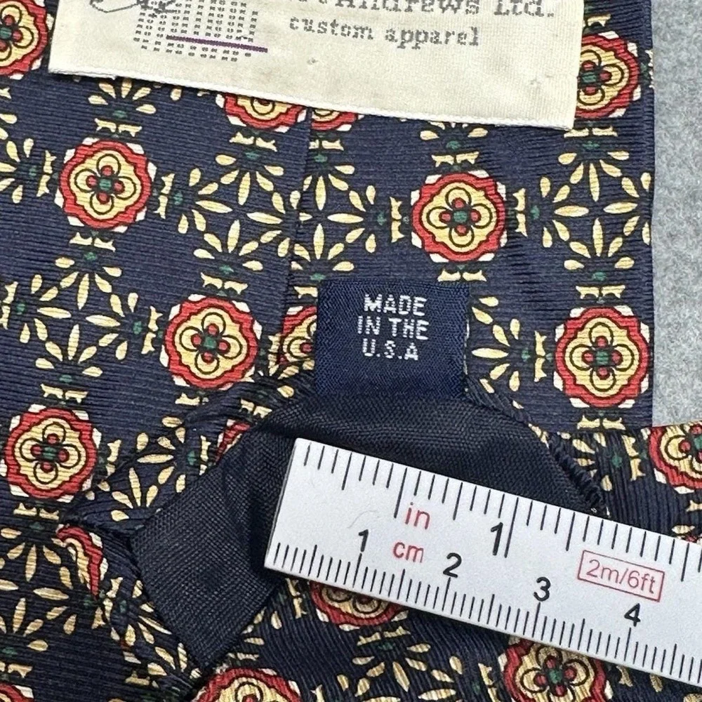 Albert Andrews Ltd Silk Tie USA Navy Geometric Medallion Vintage 56x3.6in NOTE‎
